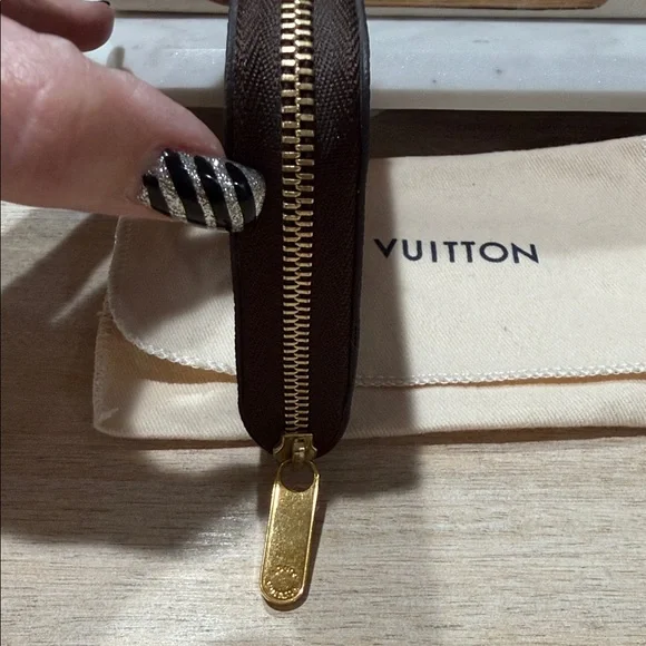 Limited Edition Louis Vuitton Zippy Wallet - Picture 2 of 9